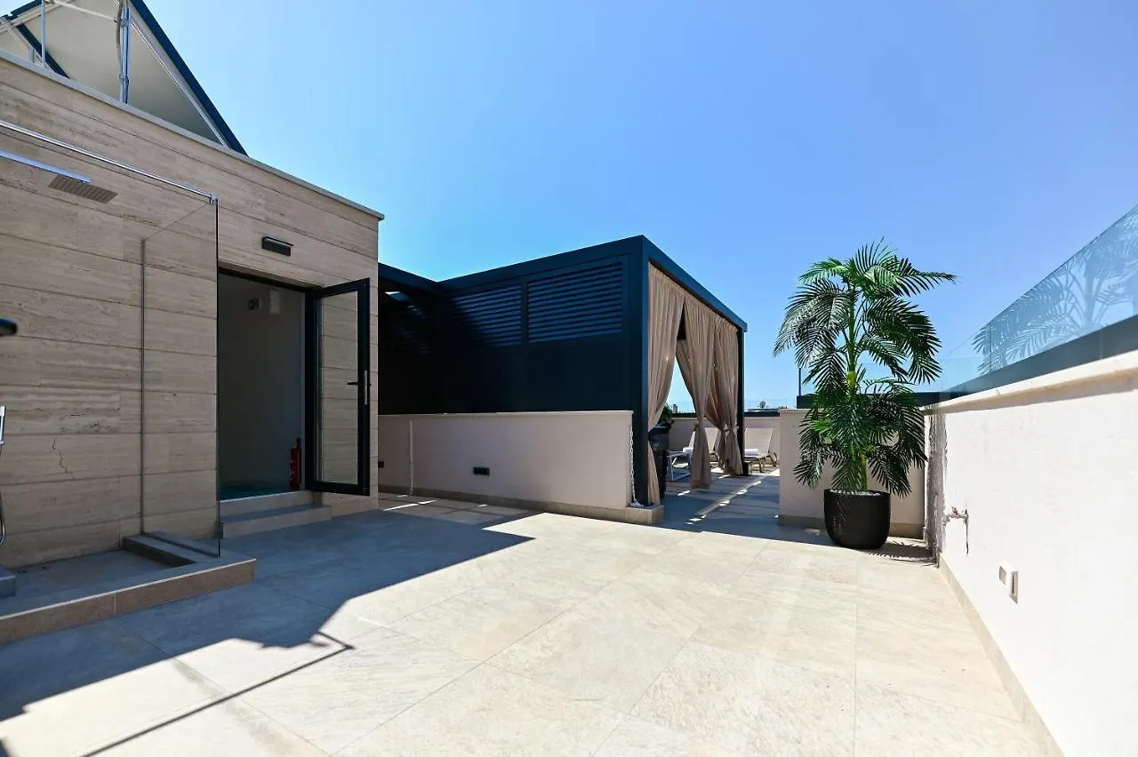 Apartments An & Lu With Rooftop Jacuzzi زادار