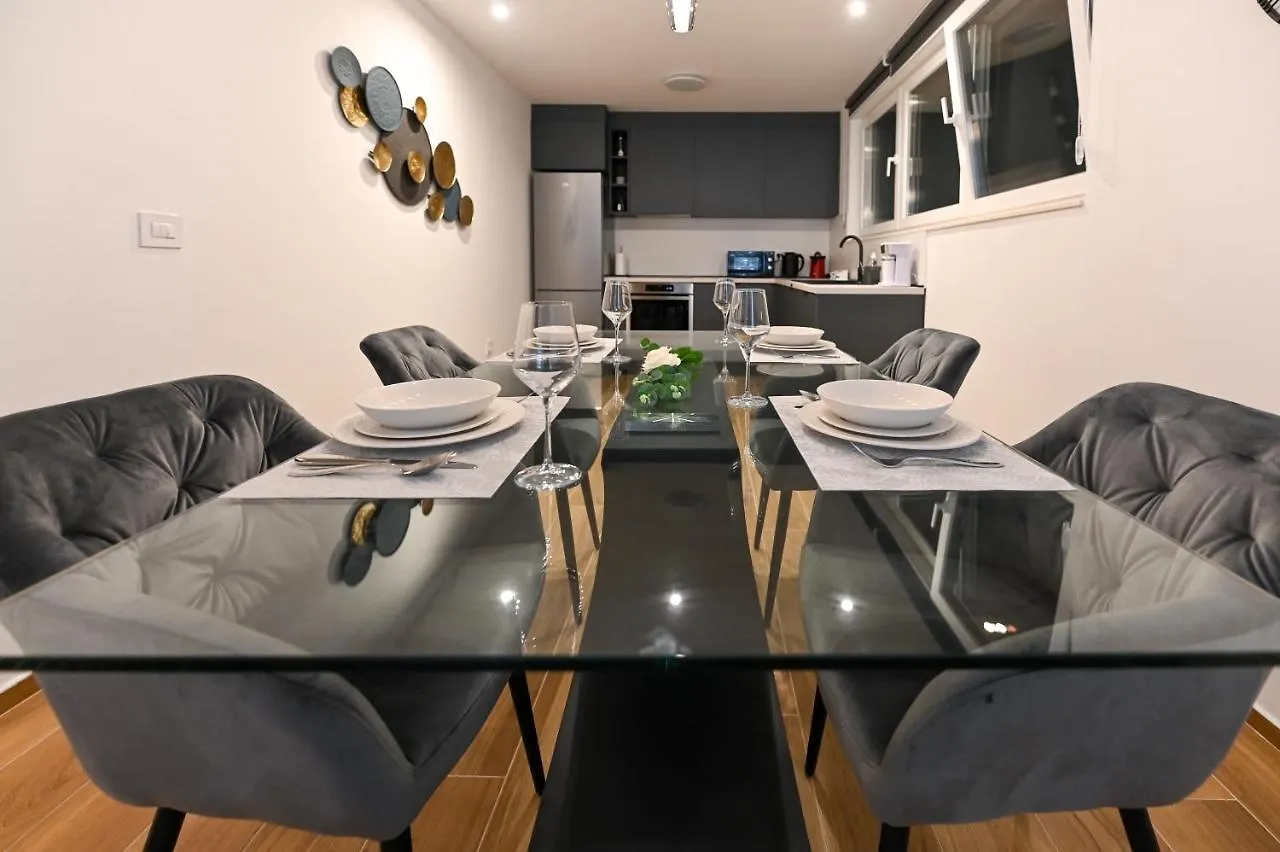 Apartments An & Lu With Rooftop Jacuzzi زادار 0*,  كرواتيا