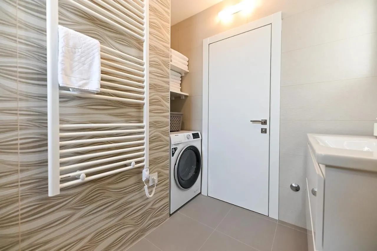 Apartments An & Lu With Rooftop Jacuzzi زادار 0*,