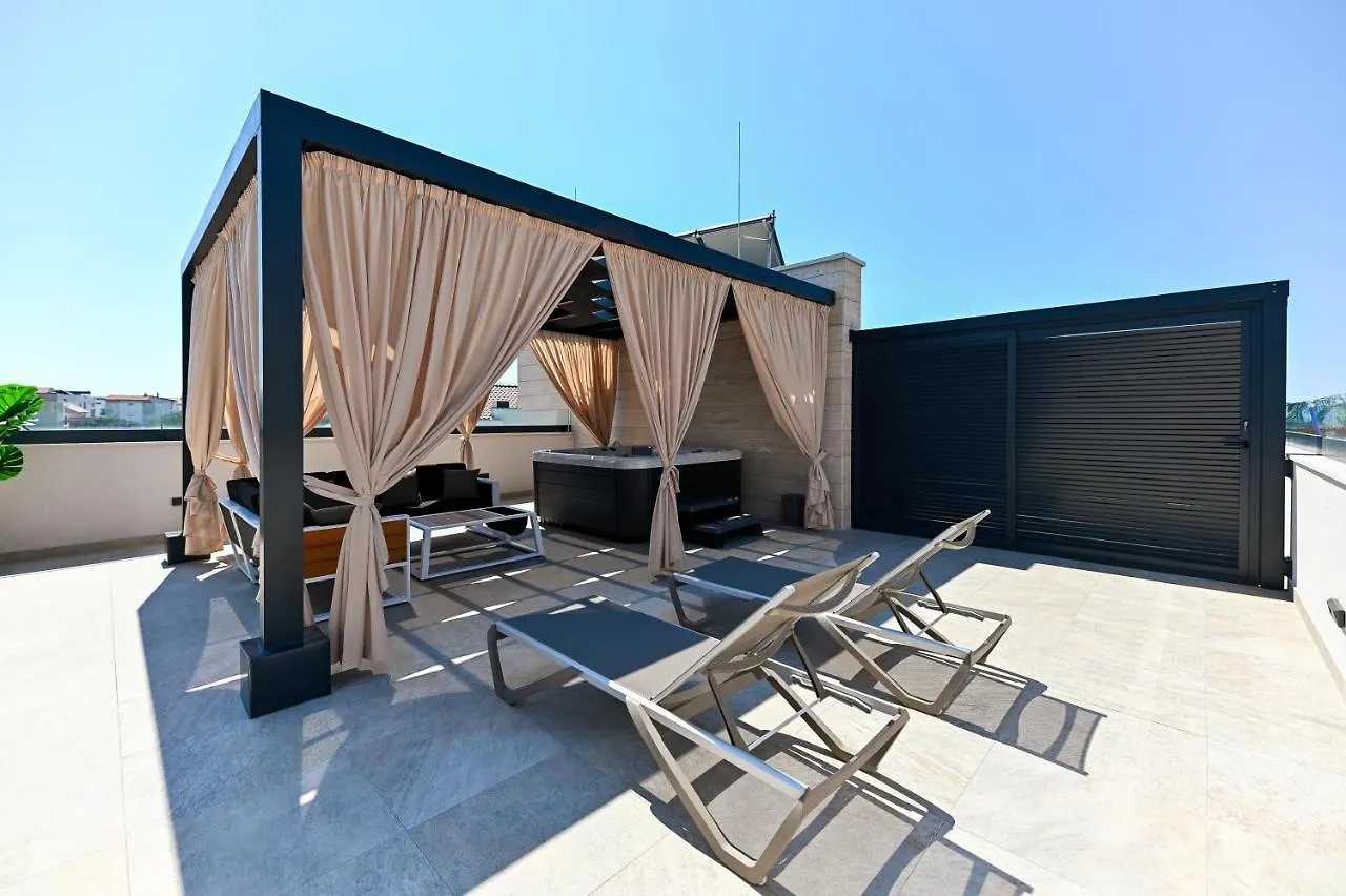 Apartments An & Lu With Rooftop Jacuzzi زادار