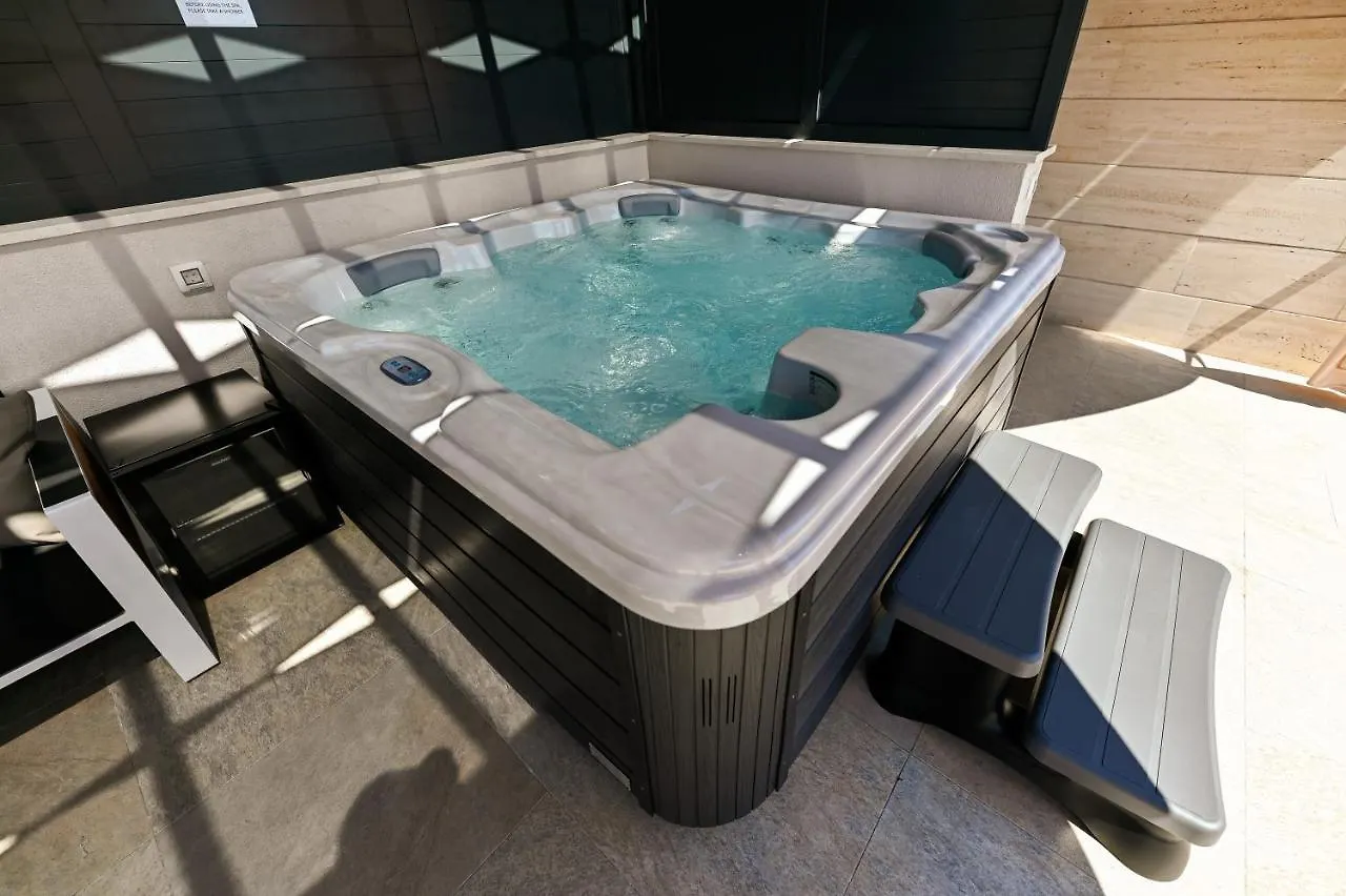 Apartments An & Lu With Rooftop Jacuzzi زادار