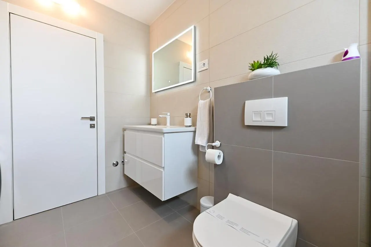 Apartments An & Lu With Rooftop Jacuzzi زادار