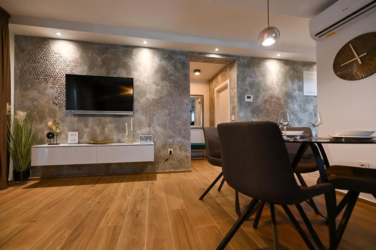 Apartments An & Lu With Rooftop Jacuzzi زادار