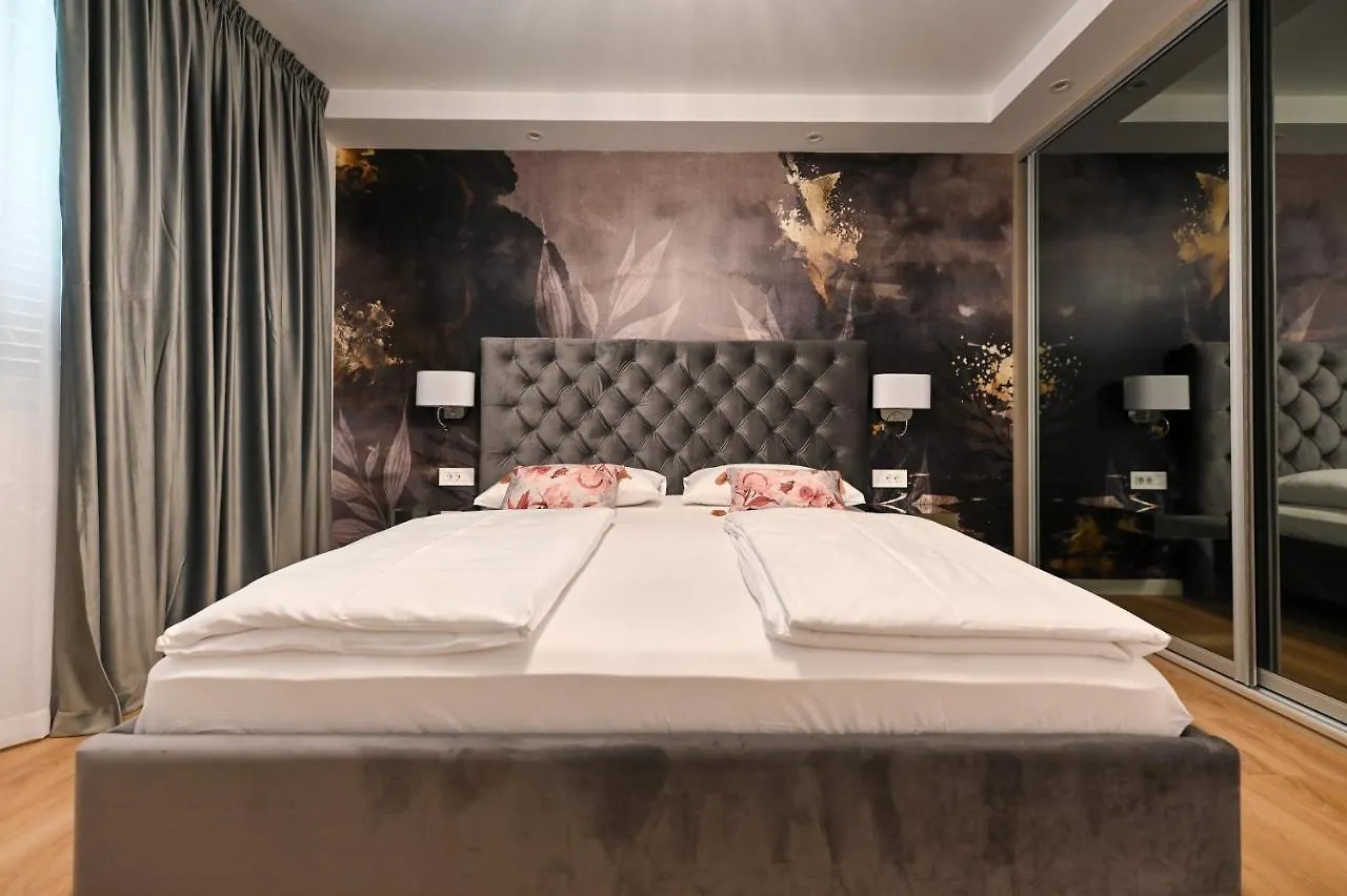 Apartments An & Lu With Rooftop Jacuzzi زادار