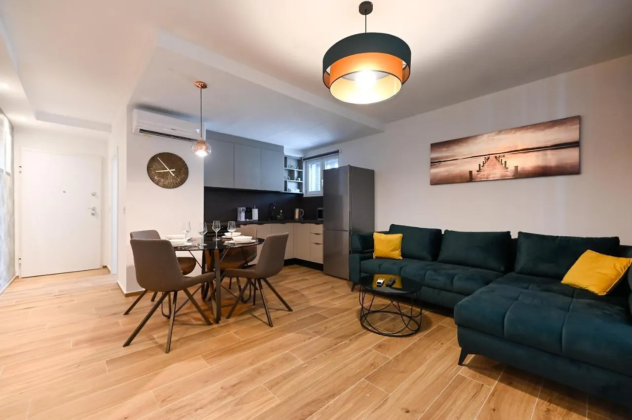 Apartments An & Lu With Rooftop Jacuzzi زادار
